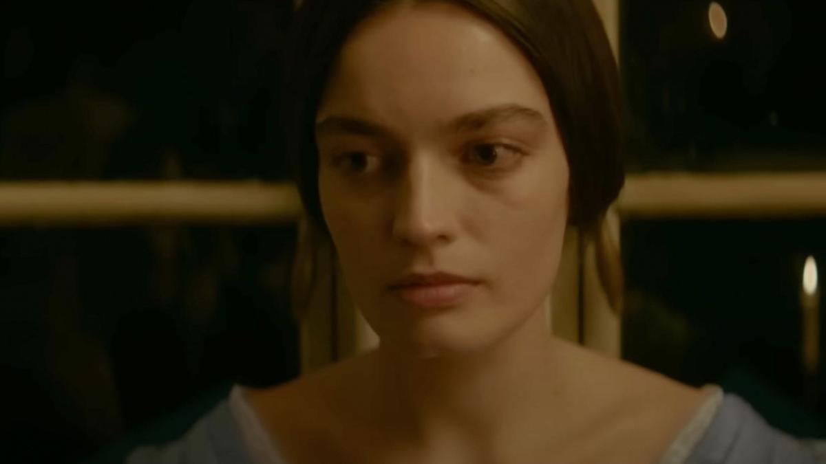 Emma Mackey de Sex Education interpreta a Emily Brontë en el nuevo tráiler de la película La