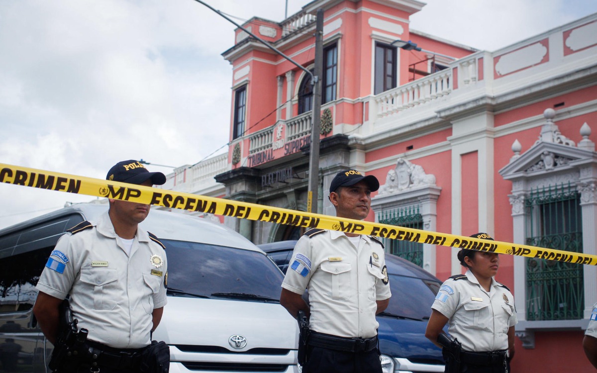 Fiscalía de Guatemala suma 20 hrs de cateos a Tribunal Electoral y 'secuestra' actas | Video