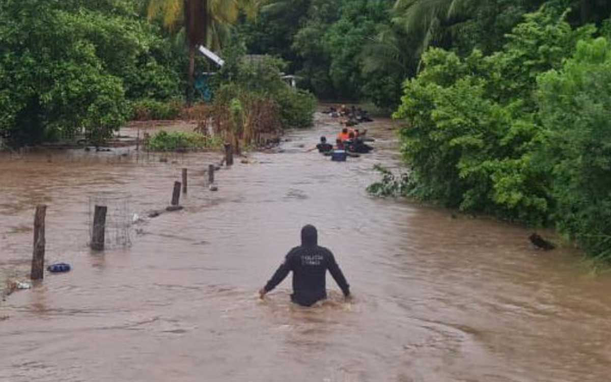 Guerrero sigue en alerta por ‘Max’; inundaciones, deslaves y una persona desaparecida