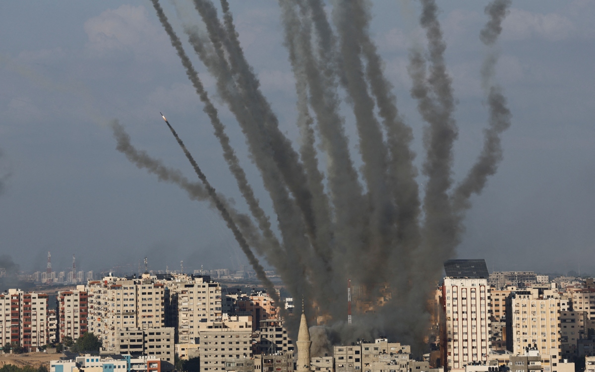 Hamás cumple amenazas y lanza misiles a Israel