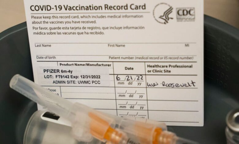 Los CDC dejan de imprimir tarjetas de vacunación contra el COVID-19