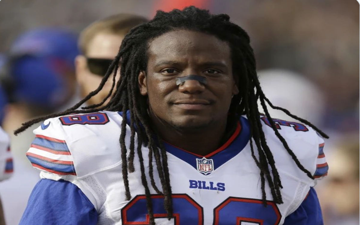 NFL: Arrestan a ex jugador por el presunto homicidio de su madre | Tuit