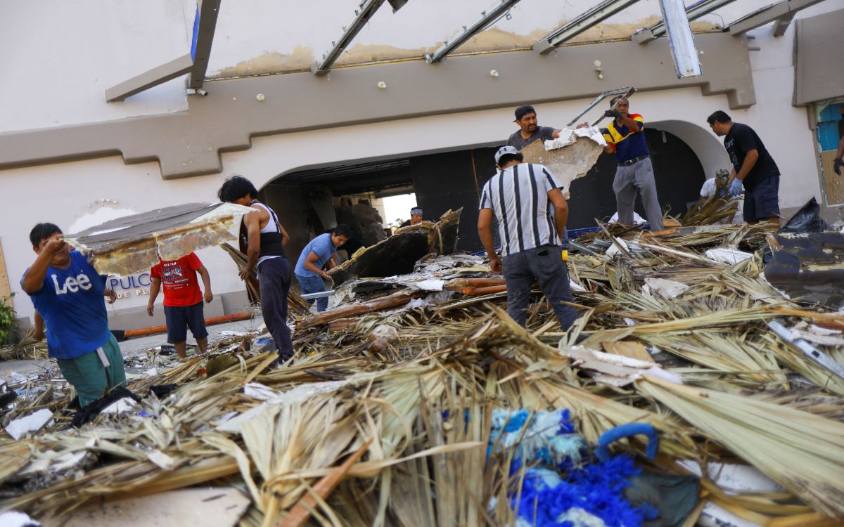 Acapulco sumida en basura tras el paso del huracán Otis