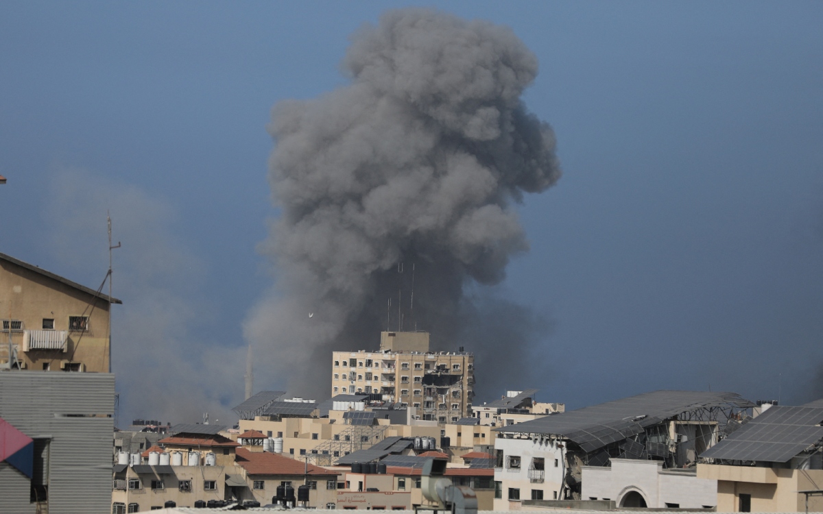 Decenas de muertos en bombardeo israelí contra escuela de la ONU en Gaza