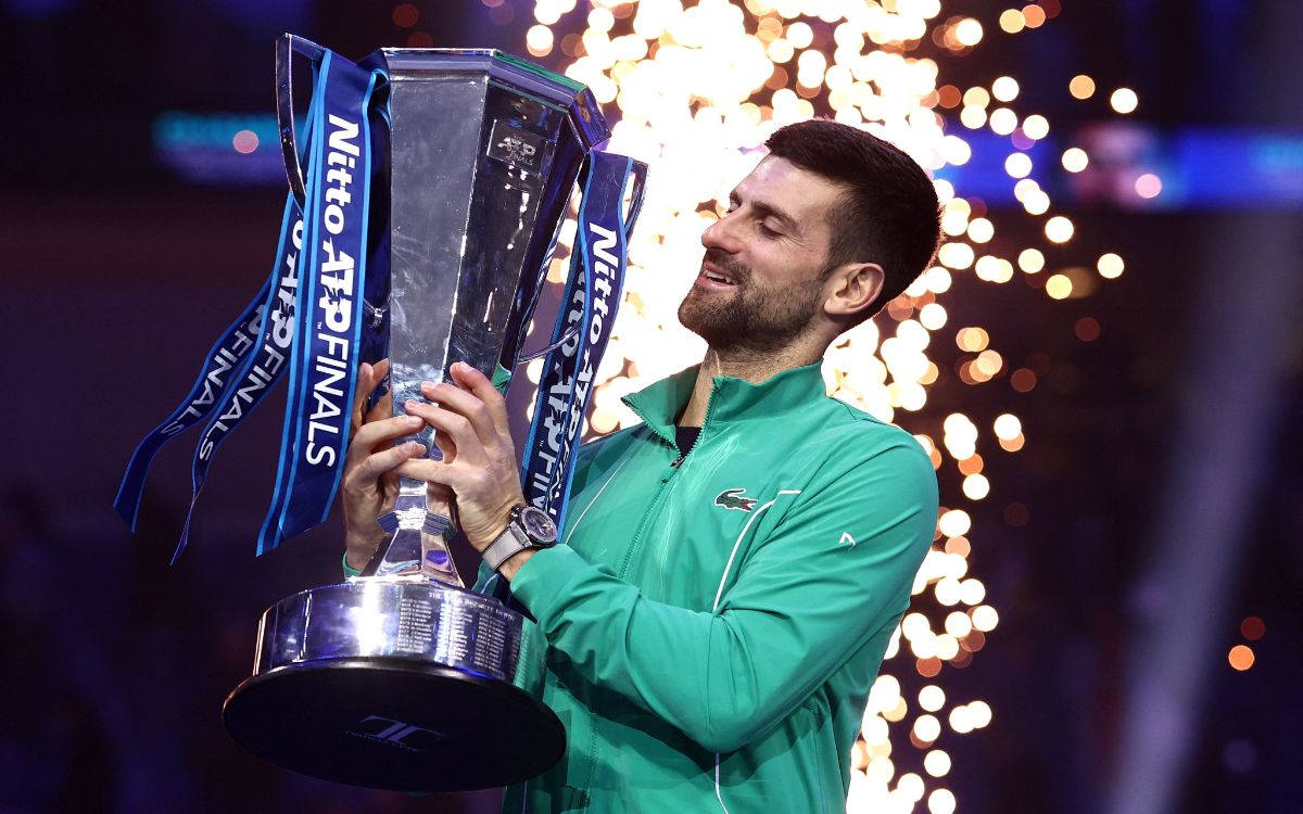 Djokovic aplasta a Sinner y gana su séptimo título del ATP Finals