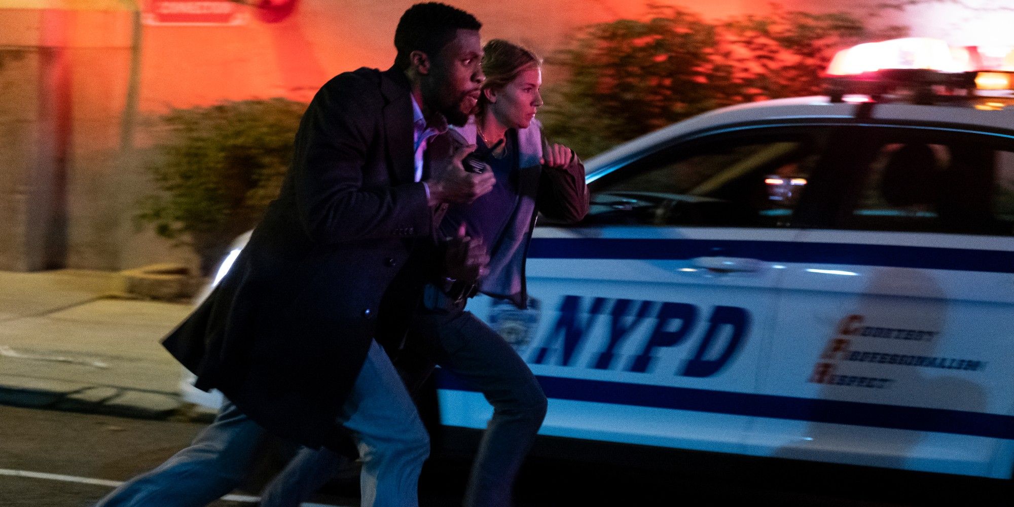 El tráiler final de 21 Bridges muestra el thriller criminal de Chadwick Boseman