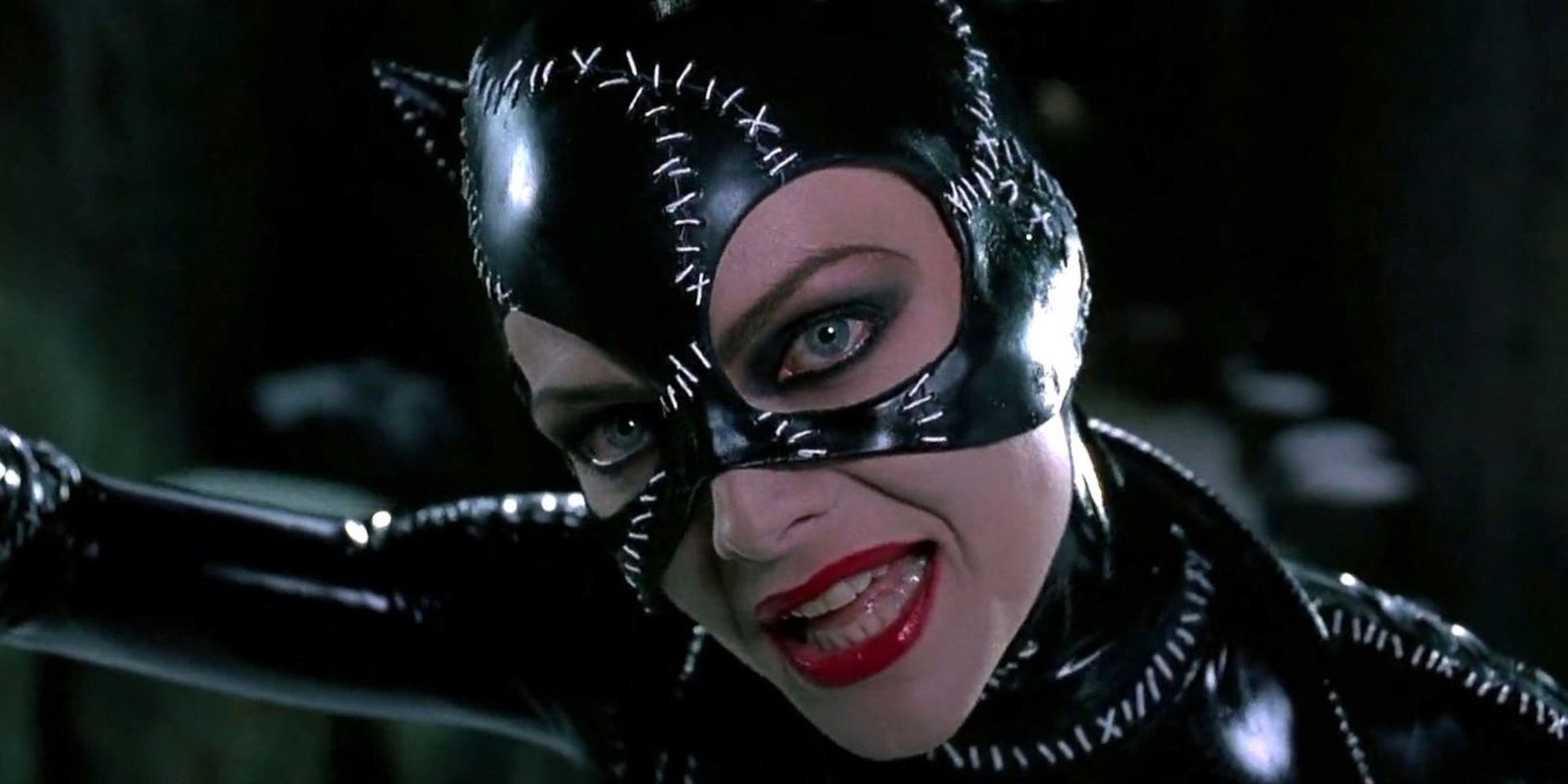 Impresionante cosplay de Catwoman recaptura maravillosamente a Selina Kyle de Batman Returns