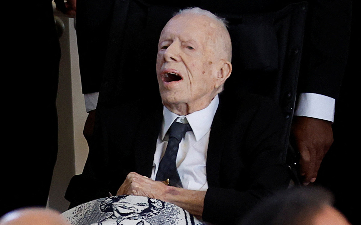 Jimmy Carter asiste al funeral de su esposa a sus 99 años y delicado de salud