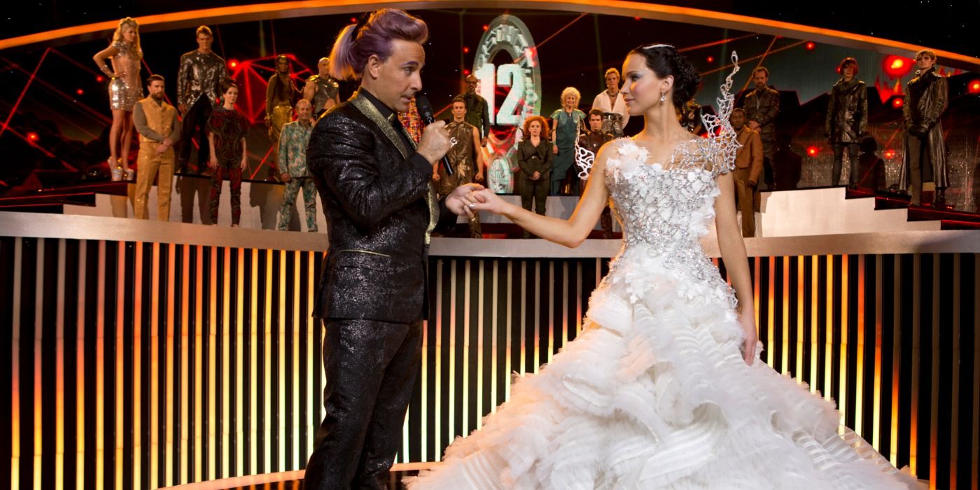 La cosplayer de Los Juegos del Hambre recrea el vestido de novia de Katniss Everdeen para celebrar el lanzamiento de la precuela