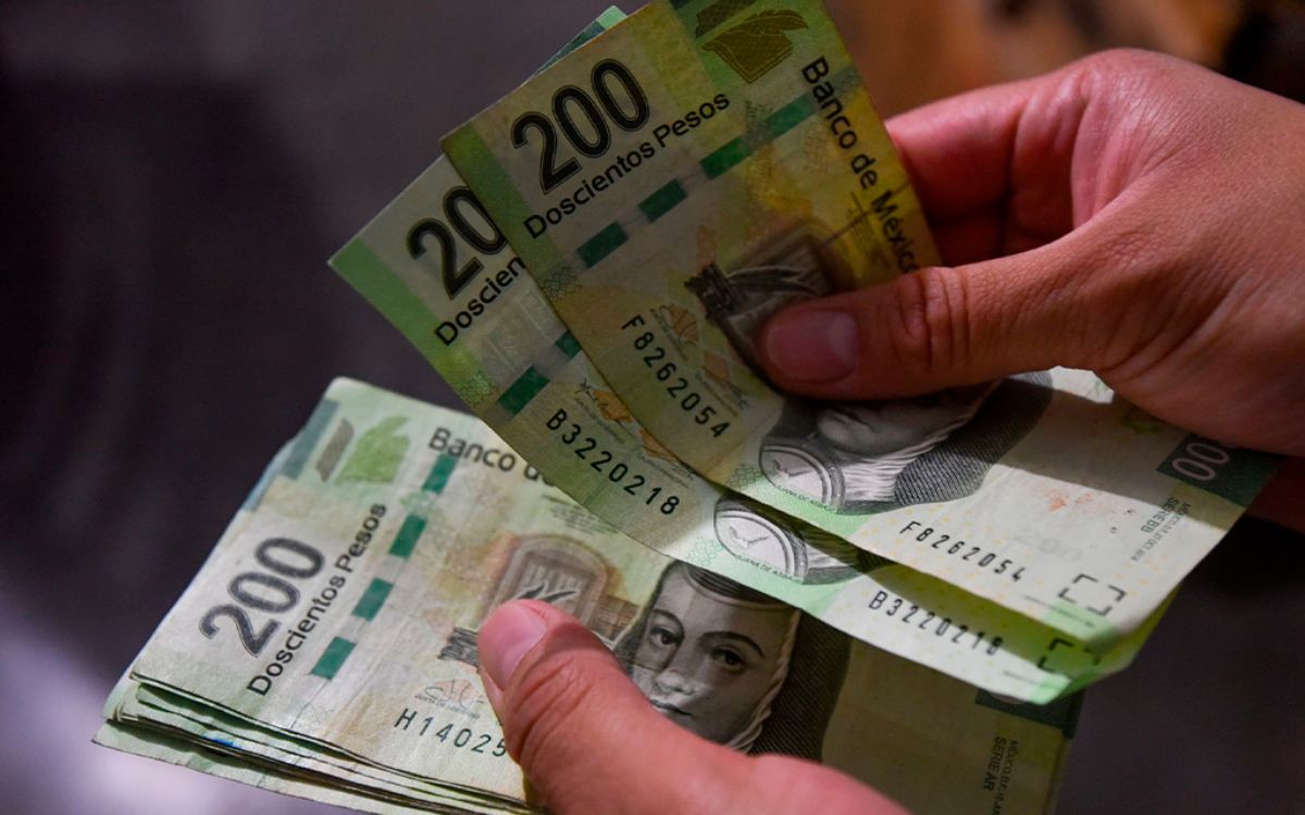 Peso mexicano se debilita a niveles cercanos a 19 por dólar