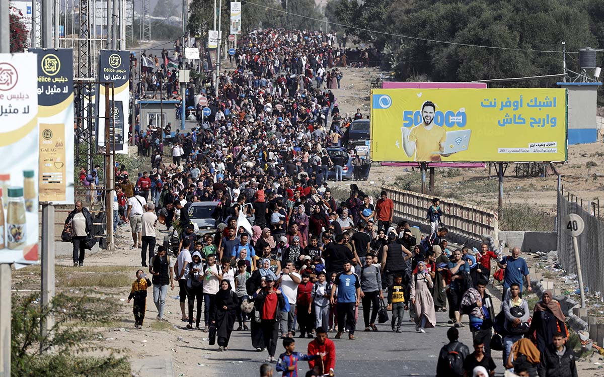 Se aceleran las evacuaciones de palestinos del norte al sur de Gaza; alcanzan las 72,000