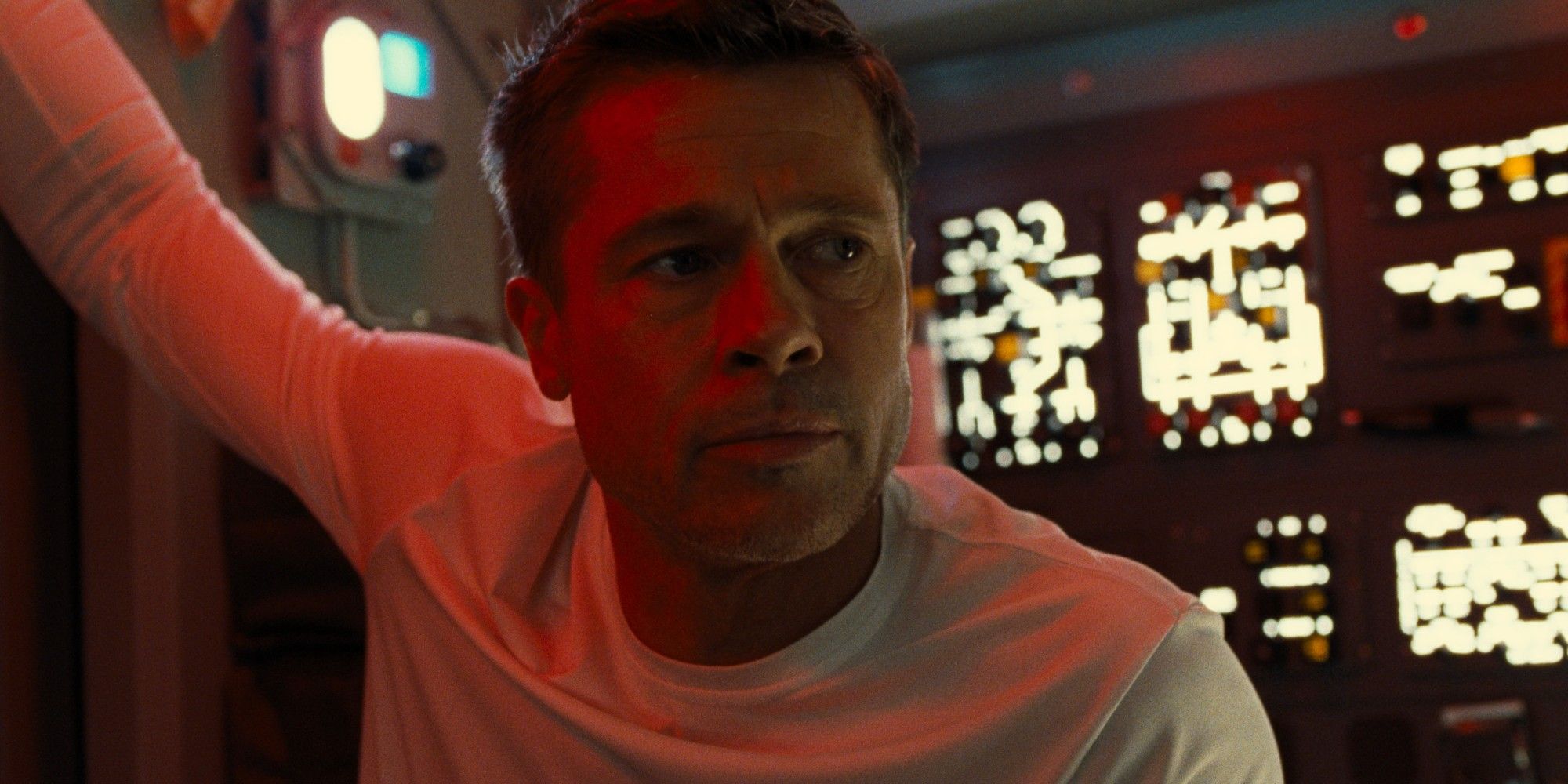 Tráiler del Festival de Cine de Venecia Ad Astra: Brad Pitt lucha contra un mono en el espacio
