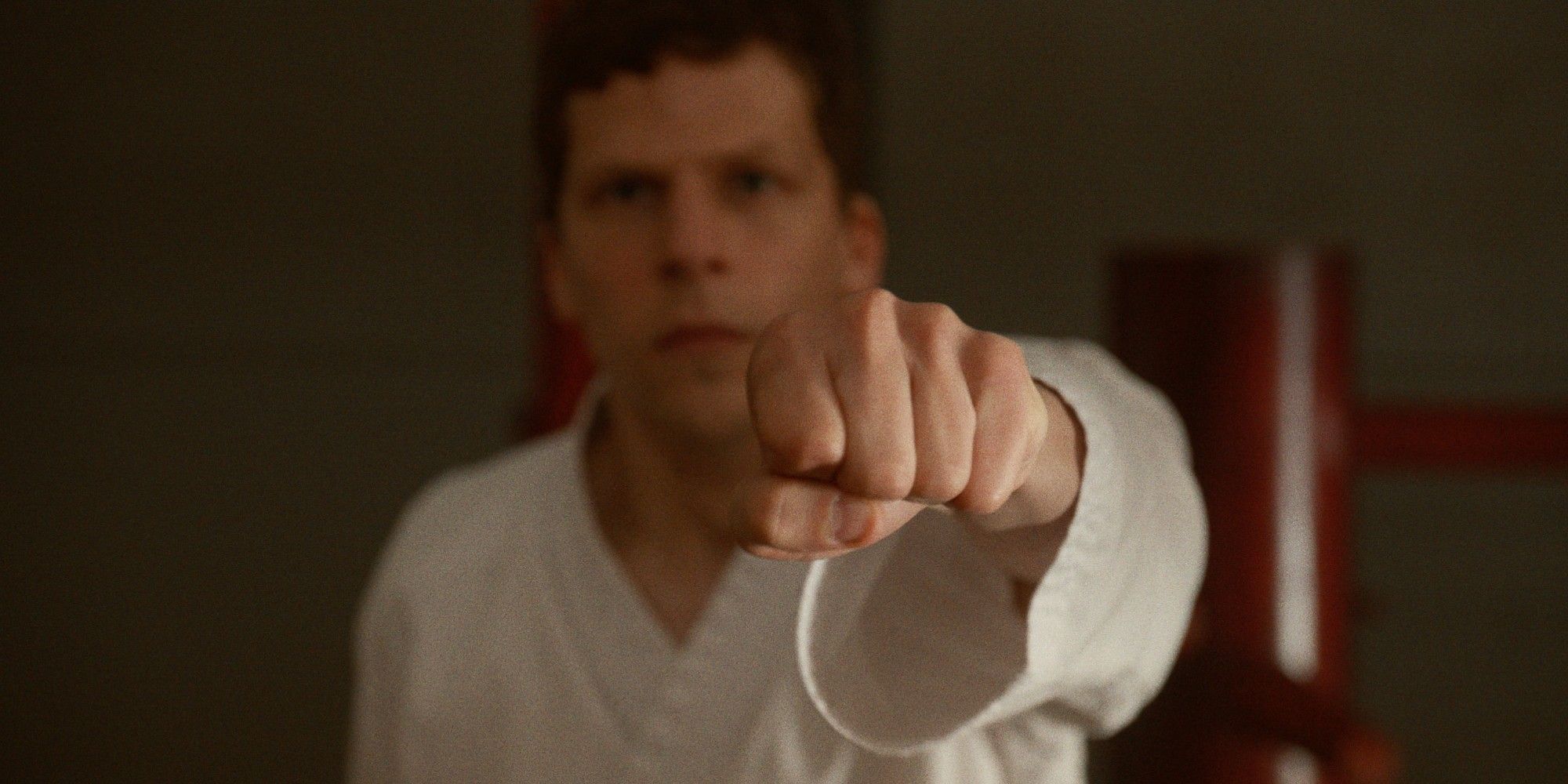 Tráiler del arte de la autodefensa: Jesse Eisenberg aprende karate machista