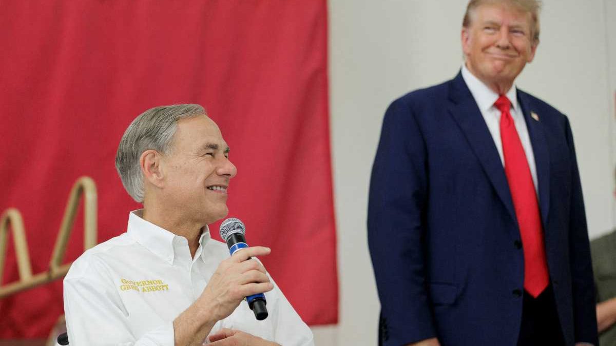 Trump recibe el respaldo del gobernador de Texas en evento cerca de la frontera