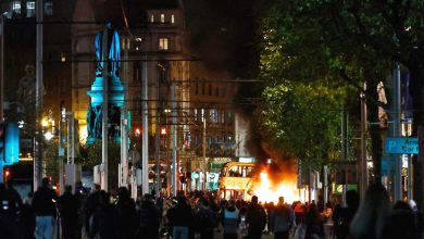 Videos | Antiinmigrantes incendian y saquean tiendas en Dublín tras apuñalamiento