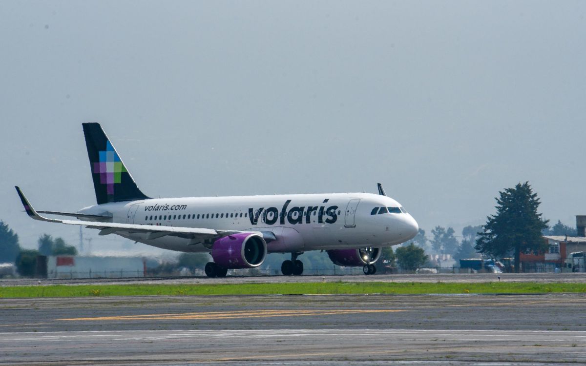 Volaris despide a 200 empleados debido a problemas con motores