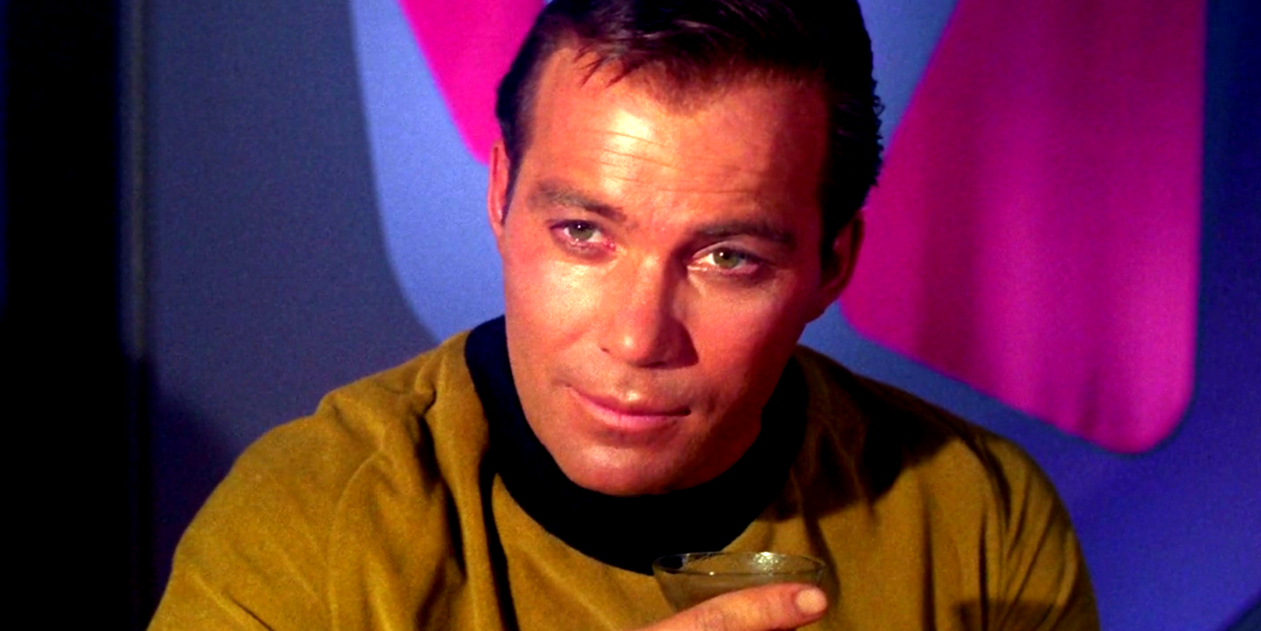 William Shatner revela que la bebida clásica de Star Trek era en realidad "asquerosa"