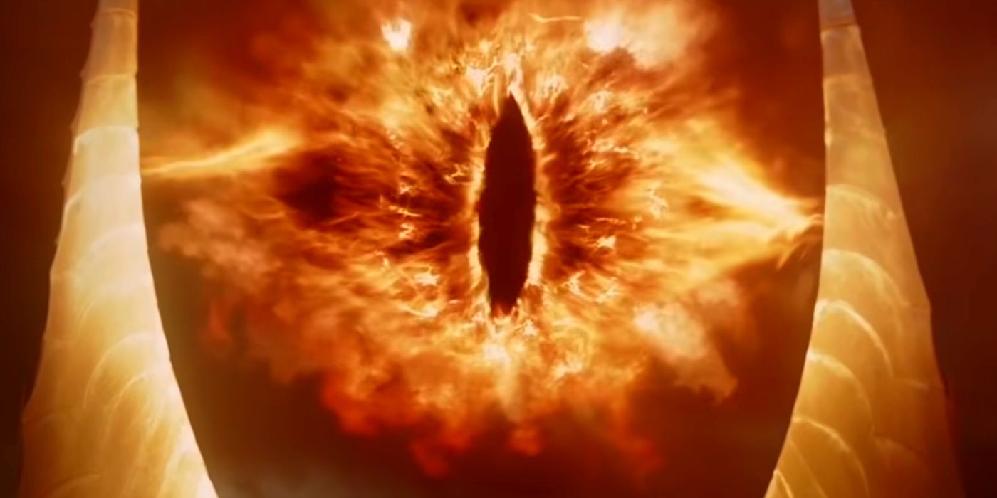 El ojo de Sauron de El Señor de los Anillos es un adorno perfecto para el árbol de Navidad en una foto amenazante