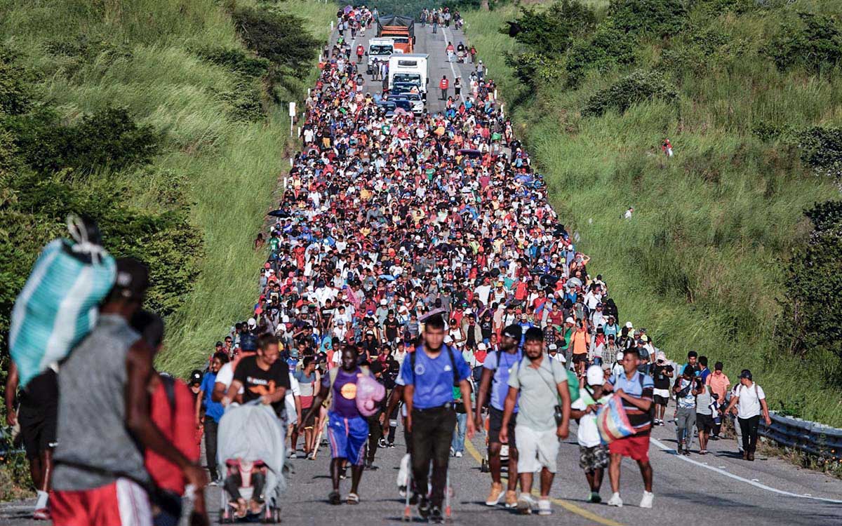 AMLO acusa a traficantes de personas de organizar caravanas migrantes