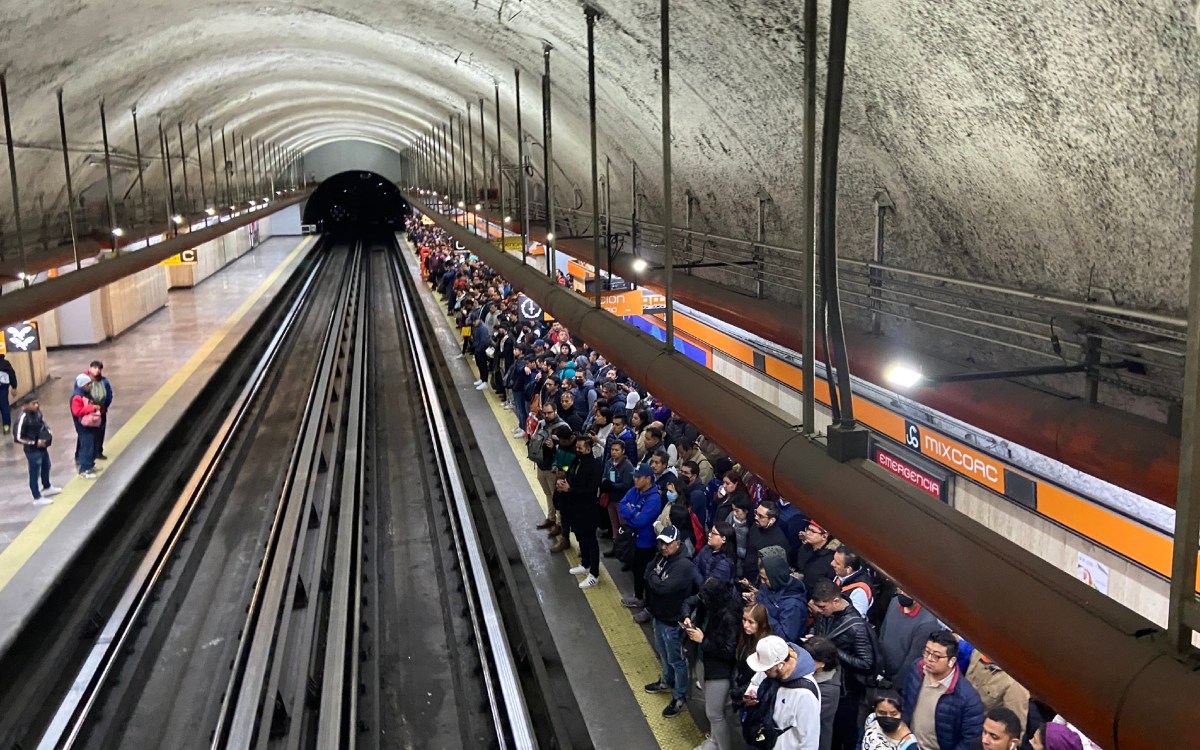 CDMX | Nuevamente reportan colapso en el servicio de la Línea 7 del Metro