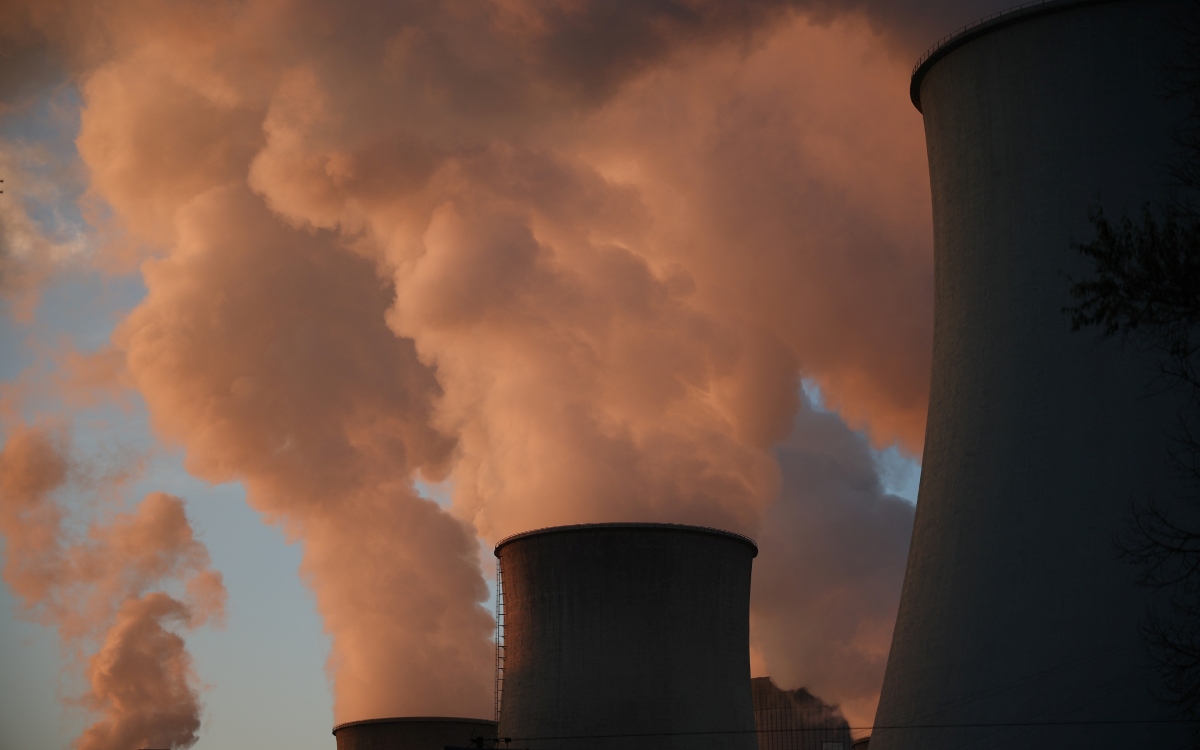 Uso de combustibles fósiles y emisiones alcanzaron récords en 2023: reporte