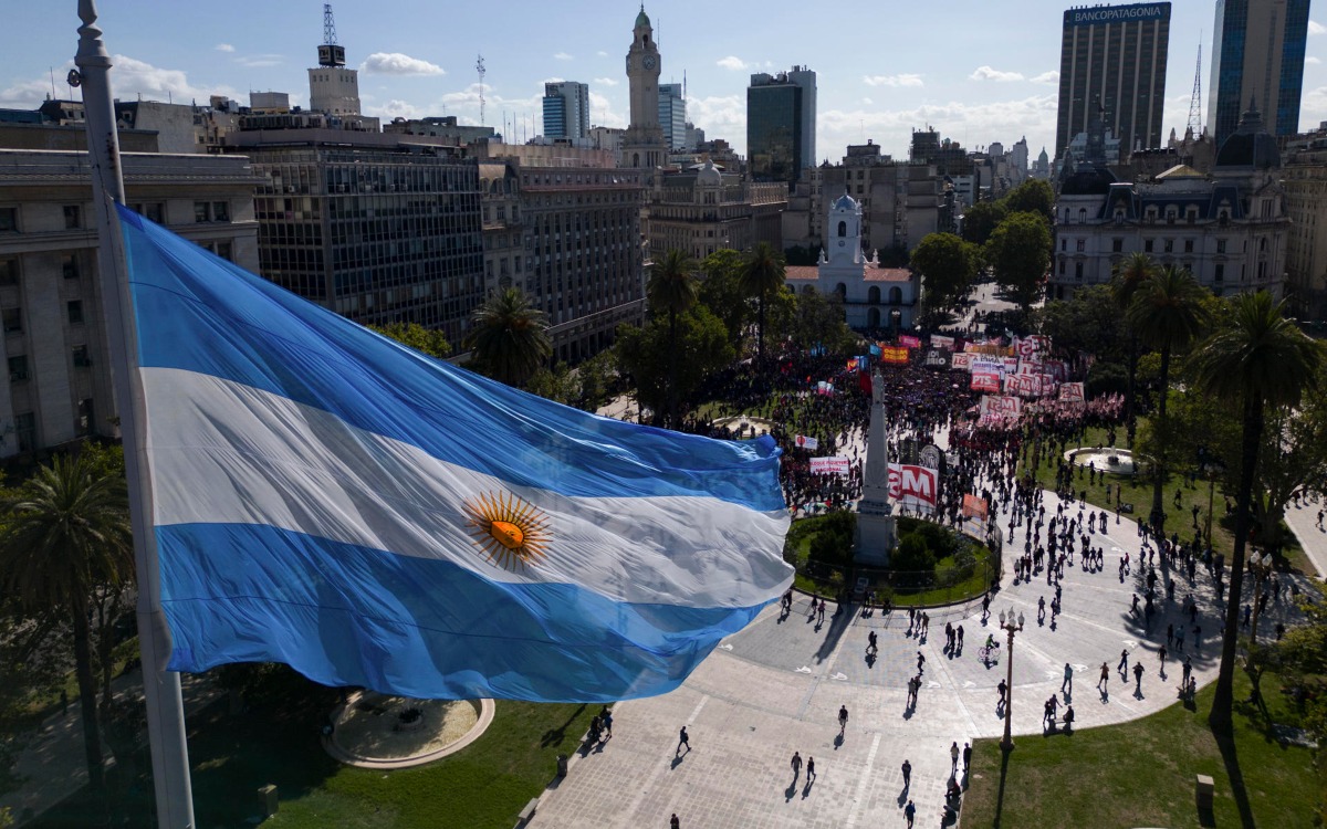 Contratos en Argentina podrán pactarse en criptomonedas, carne o leche: Ministra