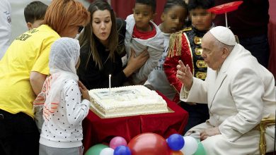 El papa Francisco cumple 87 años; denuncia ataques en Gaza y pide por el Darién