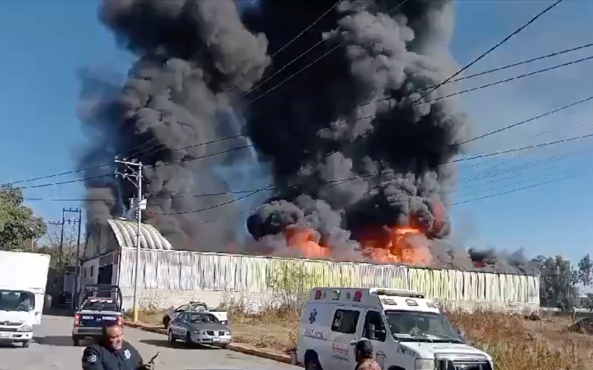 Incendio consume bodega en San Mateo Xoloc Tepotzotlán, Edomex