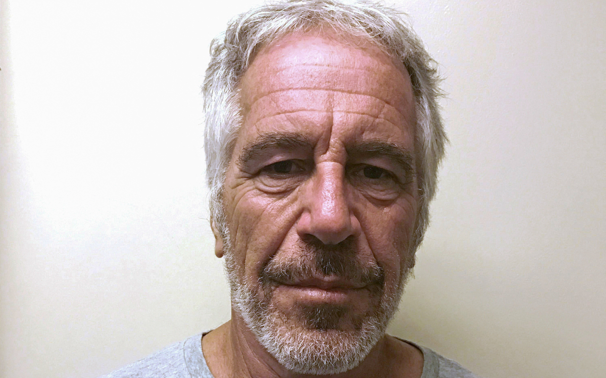 Juez ordena hacer público nombres de personas asociadas en caso Epstein