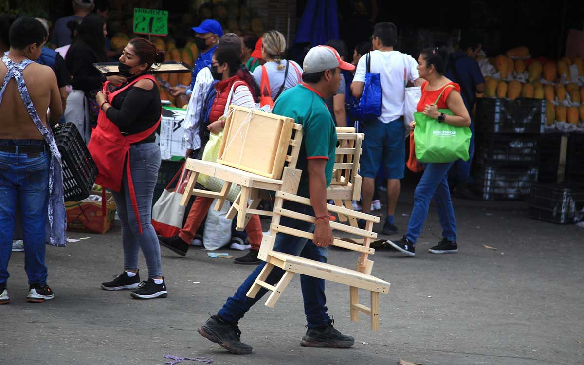 La economía informal en México representó el 24.4% del PIB en 2022