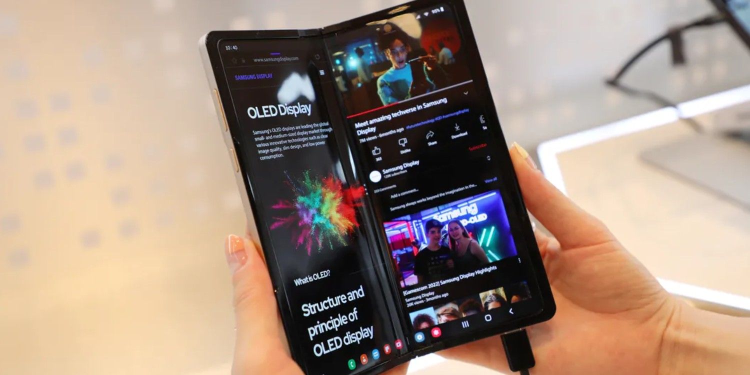 La pantalla Samsung muestra una pantalla que se puede plegar en ambos sentidos