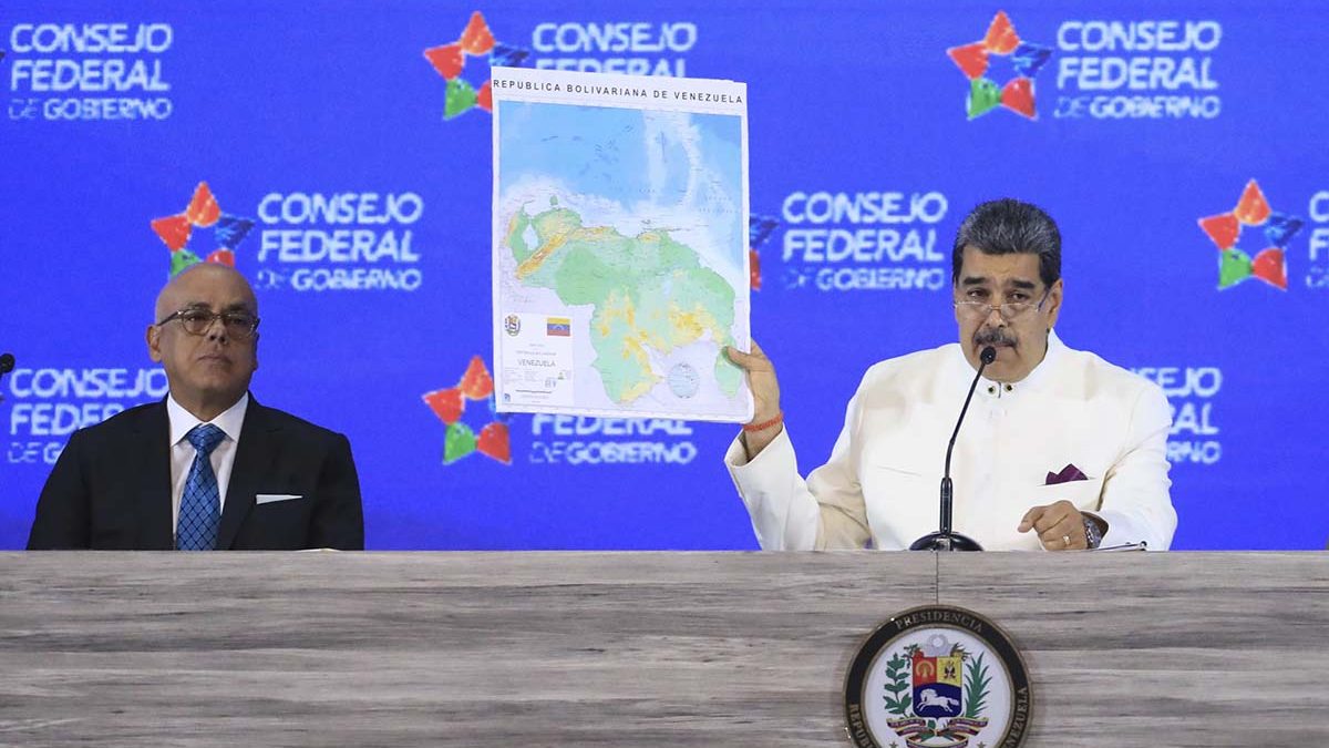 Maduro presenta ley para anexionar zona de Guayana Esequiba y cambia el mapa venezolano