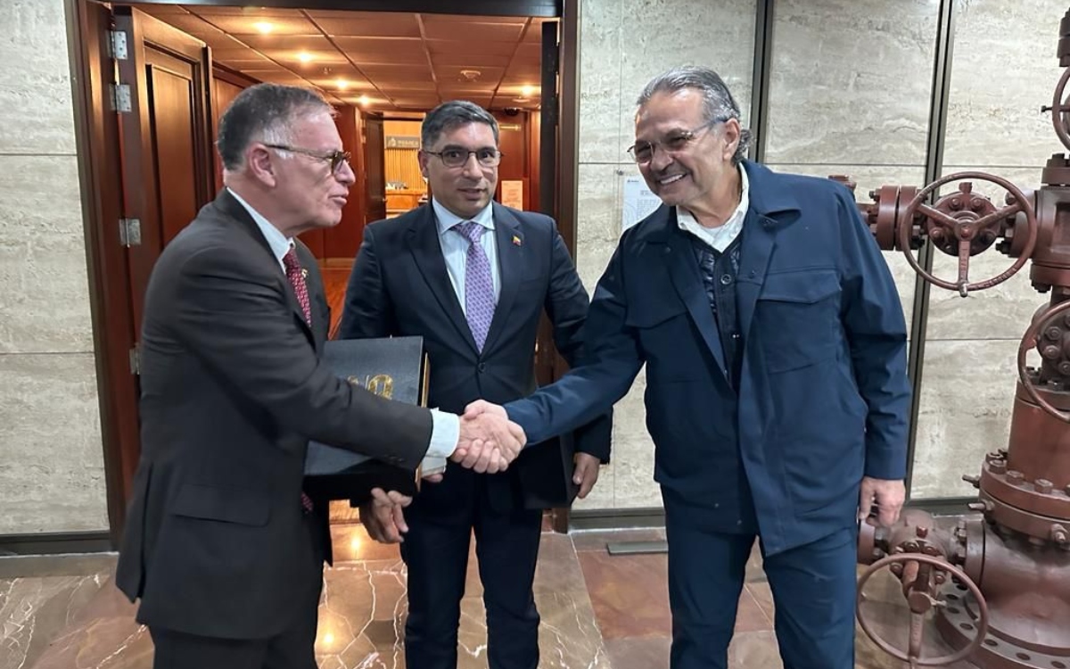 Pemex y petrolera estatal de Venezuela buscan cooperación bilateral