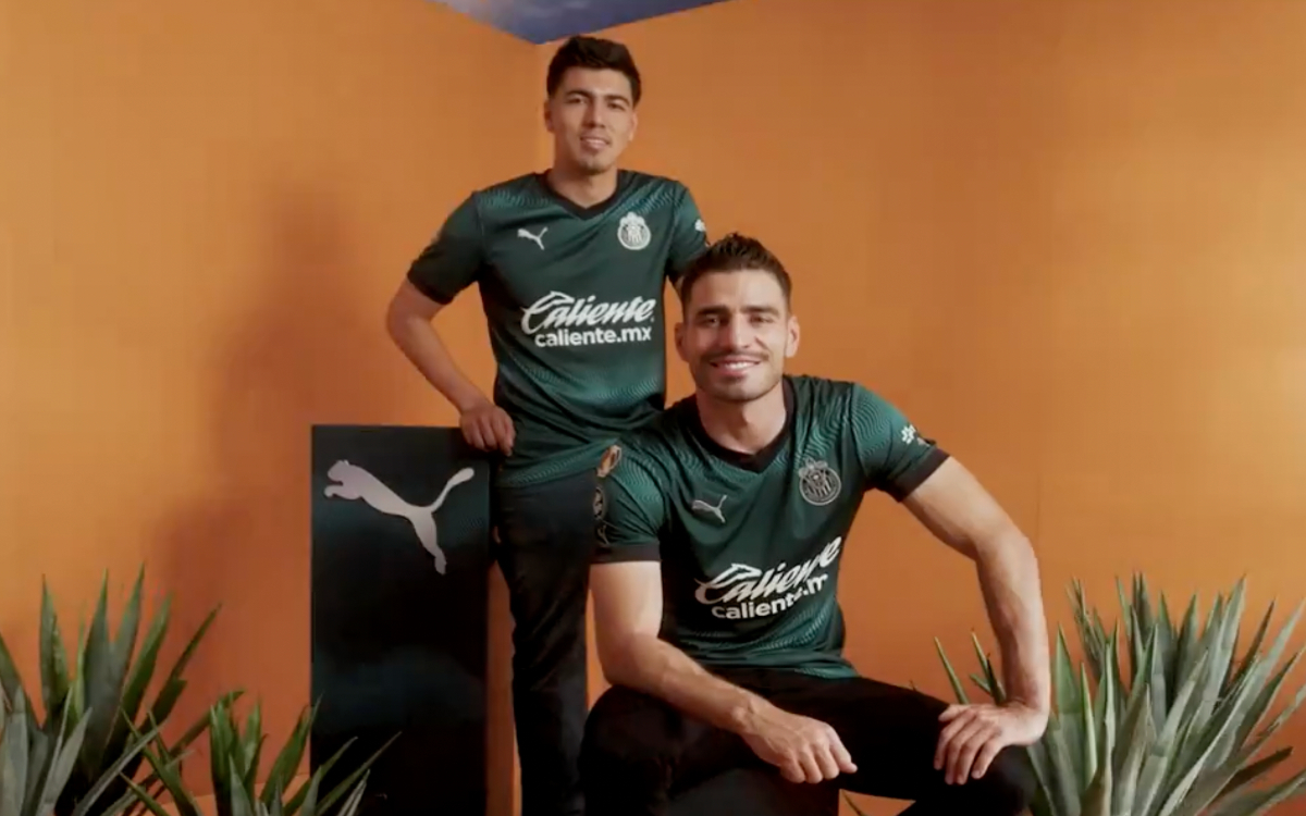 Presenta Chivas jersey alternativo para el Torneo Clausura 2024 | Video