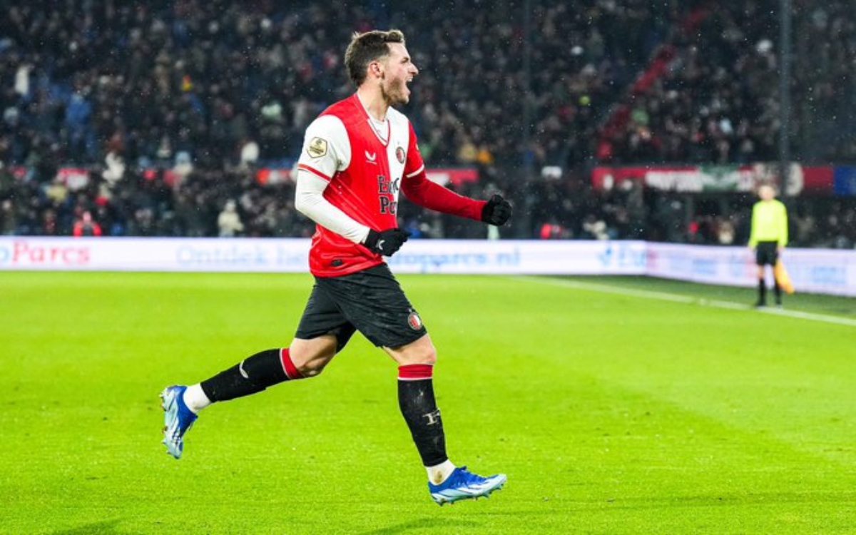 Rescata Santiago Giménez al Feyenoord y supera marca de Luis Suárez | Video