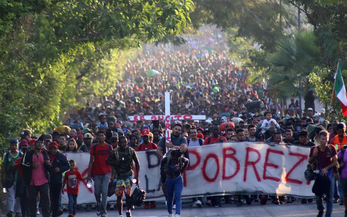 Sale de Chiapas caravana de más de 10 mil migrantes rumbo a Estados Unidos