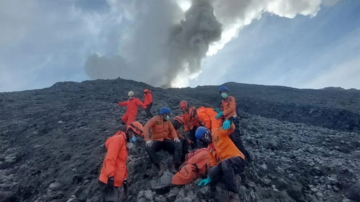 Suben a 23 los muertos en el volcán indonesio Marapi | Video