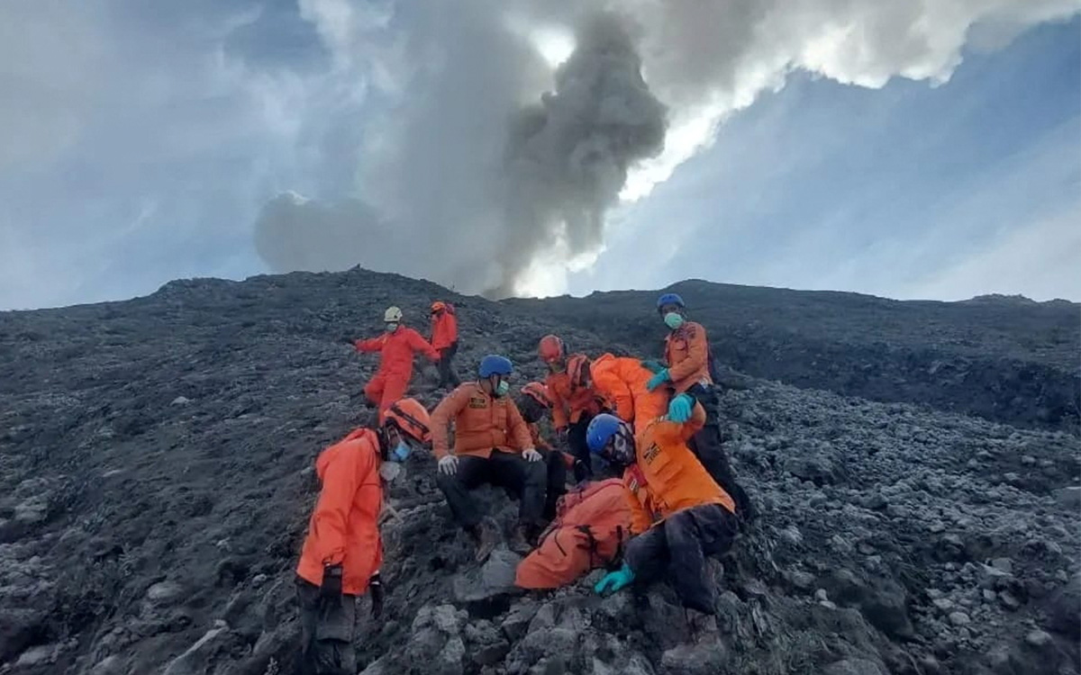 Suben a 23 los muertos en el volcán indonesio Marapi | Video