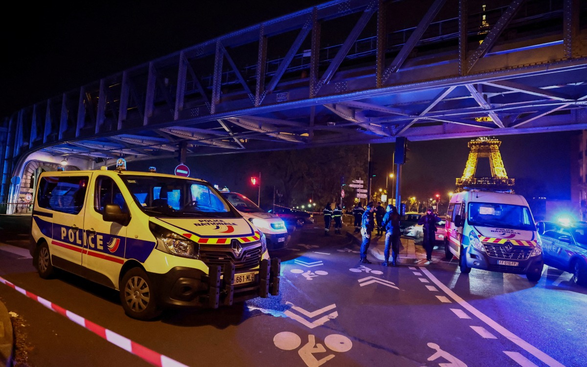Sujeto acuchilla a 3 personas y mata a una en París; investigan como terrorista el ataque