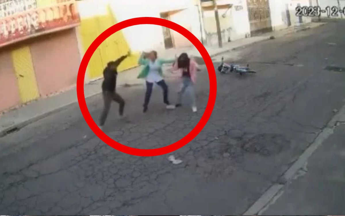 Video | Madre enfrenta a hombre e impide que secuestre a su hija en Ecatepec