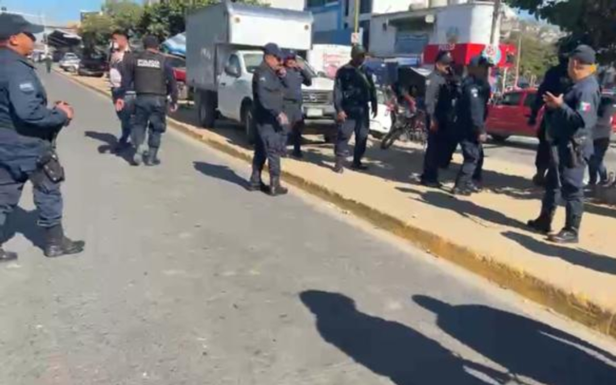 Videos | Comerciantes de pirotecnia y policías se enfrentan en Oaxaca; hay dos heridos