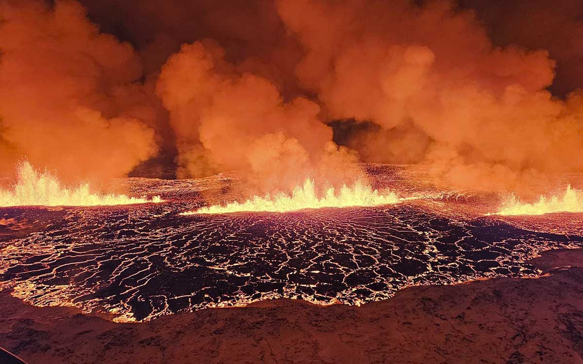 Volcán hace erupción en Islandia tras semanas de actividad sísmica | Videos