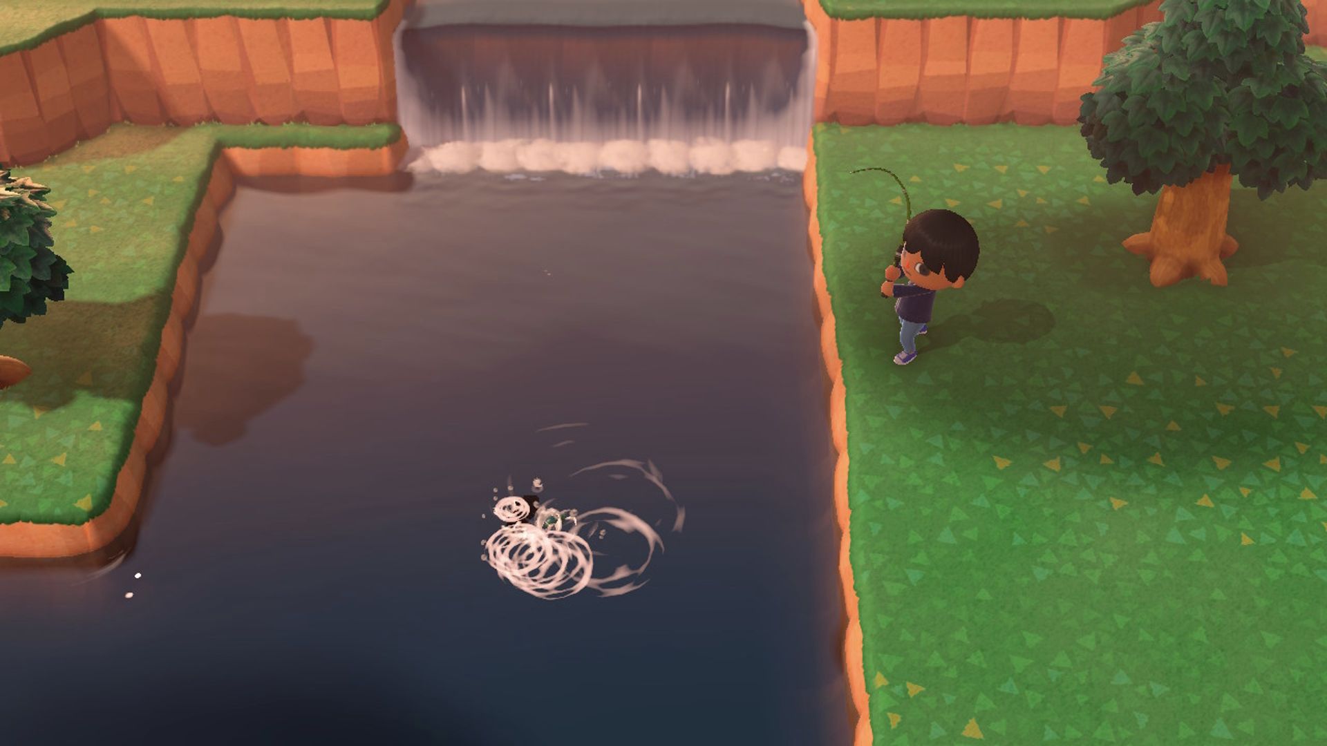 Jugador de Animal Crossing New Horizons pescando en el río cerca de una cascada al atardecer