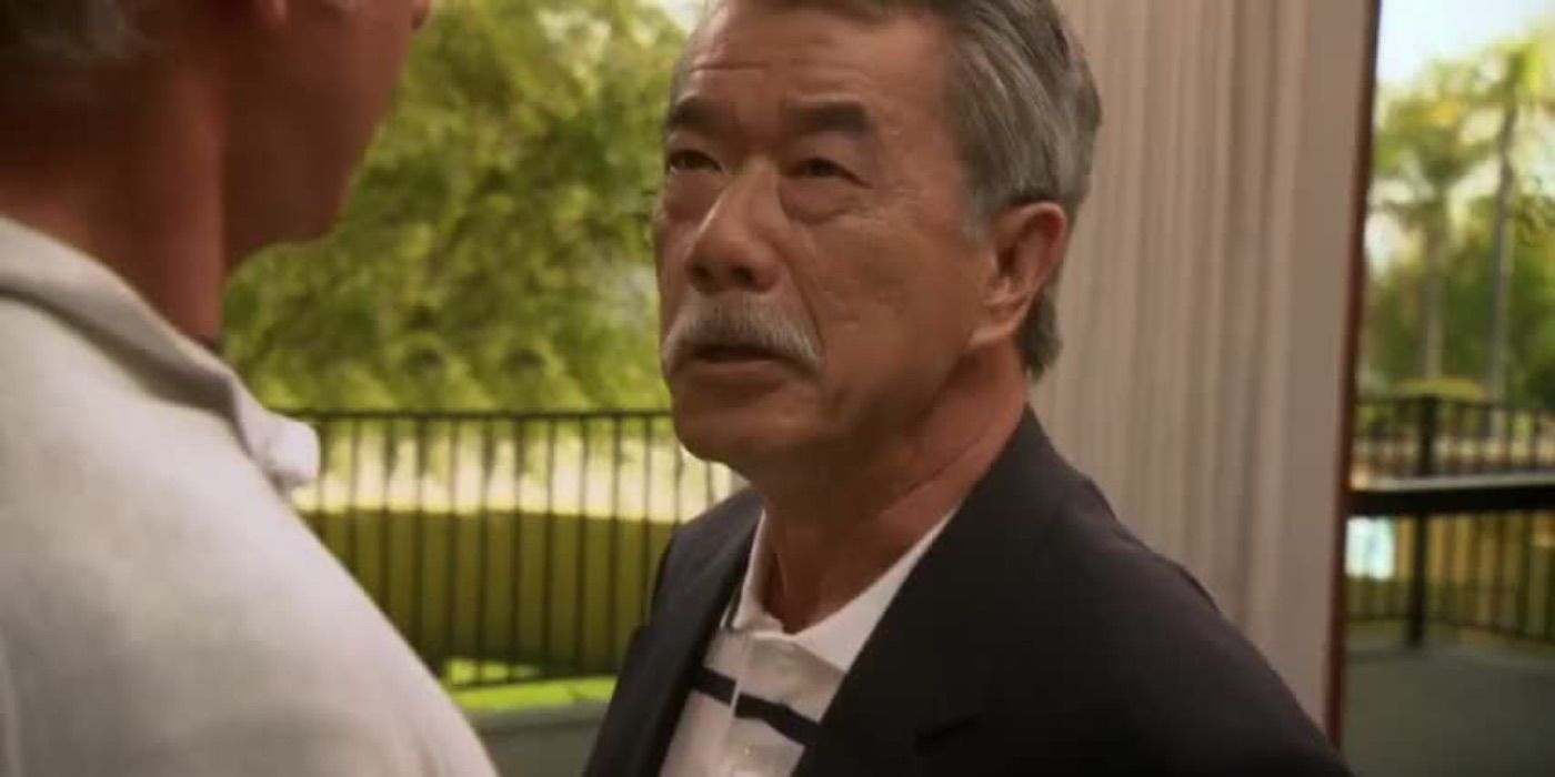 El Sr. Takahashi interroga a Larry en Curb Your Enthusiasm