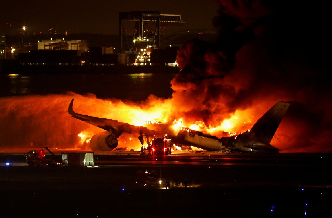 Así escaparon los pasajeros del avión que se incendió en Japón | Testimonio