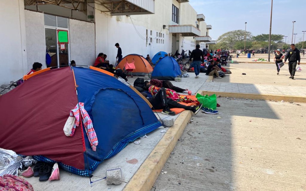 Caravana migrante llega a Juchitán y denuncia acoso y amenazas del INM | Videos