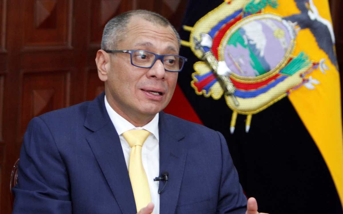 Insta Ecuador a México entablar negociaciones para detener a exvicepresidente