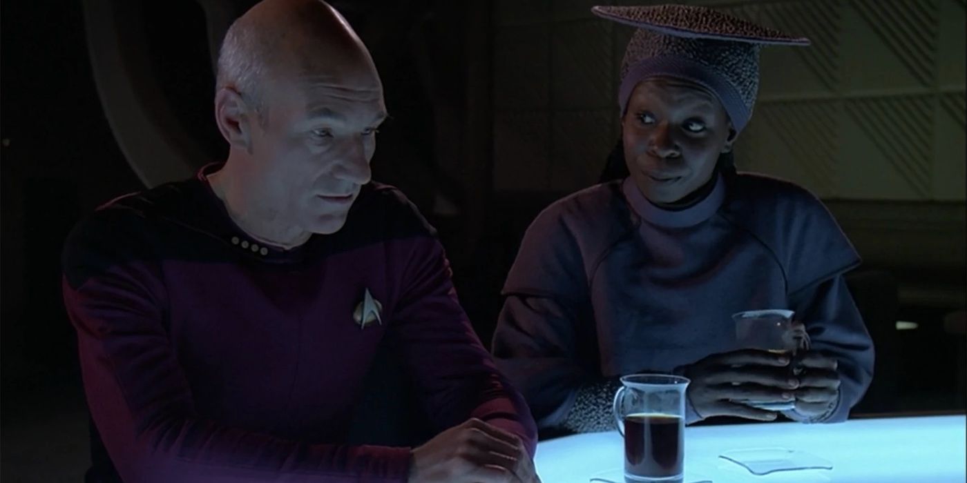 El entrenamiento de Picard en la Flota Estelar hace que su vínculo con Guinan sea aún más significativo