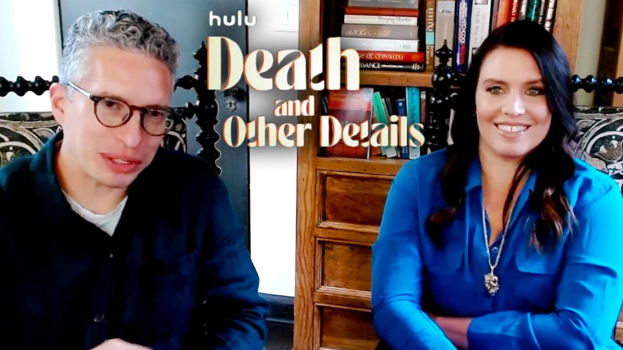Entrevista sobre muerte y otros detalles: los showrunners sobre cómo crear coherencia en el misterio de su asesinato