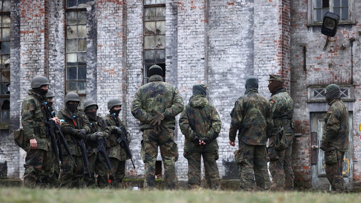 Estados Unidos congela ayuda militar a Ucrania